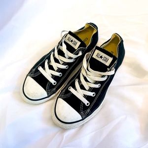 Black and White Converse children’s 3/Women’s 5
